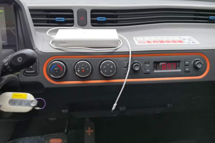 Used Wuling Hongguang MINIEV 2022 Zizai Version Lithium Iron Phosphate Audio And AC Panel