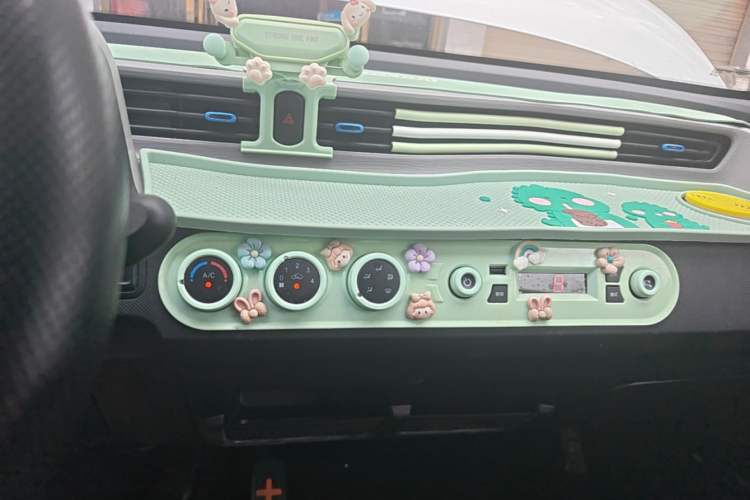 Used Wuling Hongguang MINIEV 2022 Zizai Version Lithium-NMC Audio And AC Panel