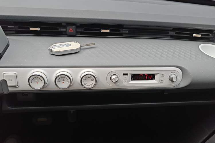 Used Wuling Hongguang MINIEV 2022 GAMEBOY 300km Enthusiast Model with Lithium Iron Phosphate Audio And AC Panel