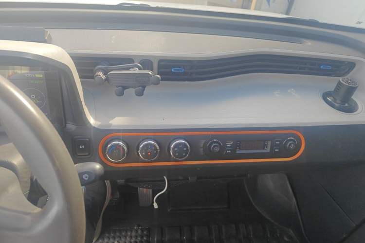Used Wuling Hongguang MINIEV 2022 Zizai Version Lithium Iron Phosphate Audio And AC Panel