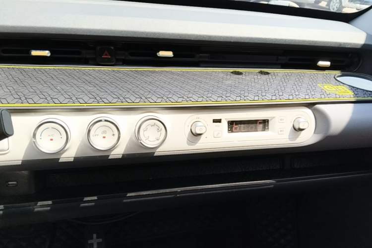 Used Wuling Hongguang MINIEV 2022 GAMEBOY 300km Enthusiast Model with Lithium Iron Phosphate Audio And AC Panel