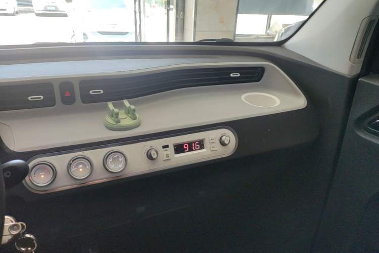Used Wuling Hongguang MINIEV 2022 Macaron Premium Model – Lithium Ternary Battery Audio And AC Panel