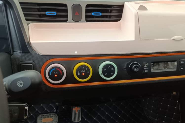 Used Wuling Hongguang MINIEV 2022 Zizai Version Lithium Iron Phosphate Audio And AC Panel
