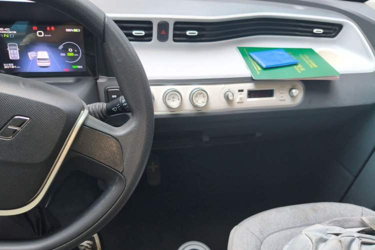 Used Wuling Hongguang MINIEV 2022 Macaron Premium Model – Lithium Iron Phosphate Audio And AC Panel