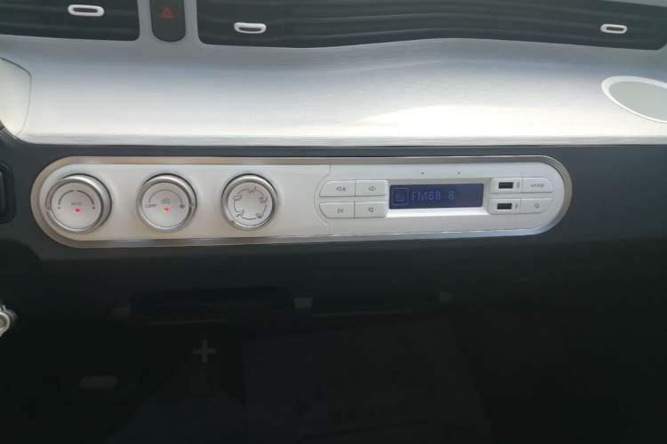 Used Wuling Hongguang MINIEV 2022 Macaron Premium Model – Lithium Iron Phosphate Audio And AC Panel