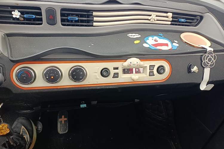 Used Wuling Hongguang MINIEV 2022 Easy Version Lithium Iron Phosphate Audio And AC Panel