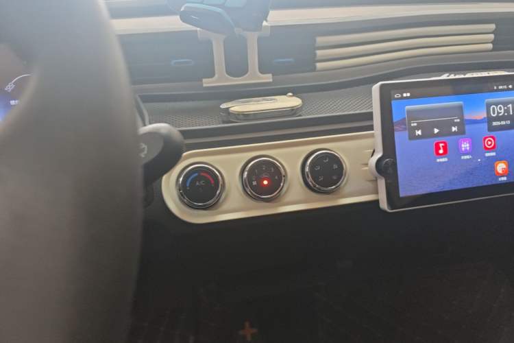 Used Wuling Hongguang MINIEV 2022 Zizai Version Lithium Iron Phosphate Audio And AC Panel