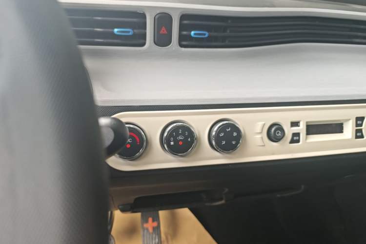 Used Wuling Hongguang MINIEV 2022 Enjoy Edition Lithium-Ion Battery Audio And AC Panel