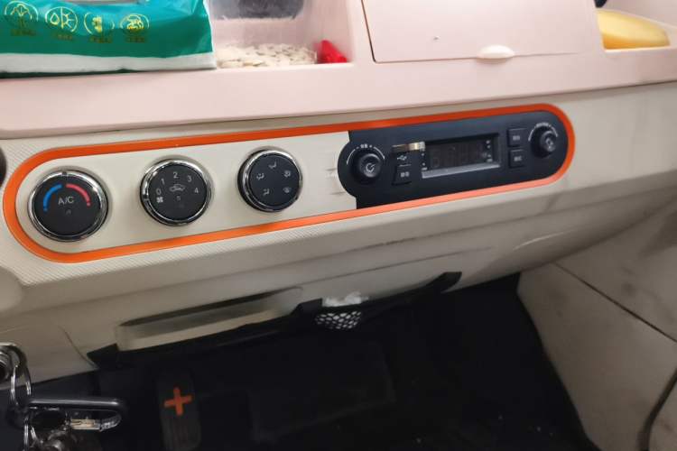 Used Wuling Hongguang MINIEV 2022 Zizai Version Lithium Iron Phosphate Audio And AC Panel