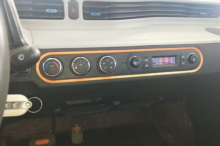Used Wuling Hongguang MINIEV 2022 Zizai Version Lithium-NMC Audio And AC Panel