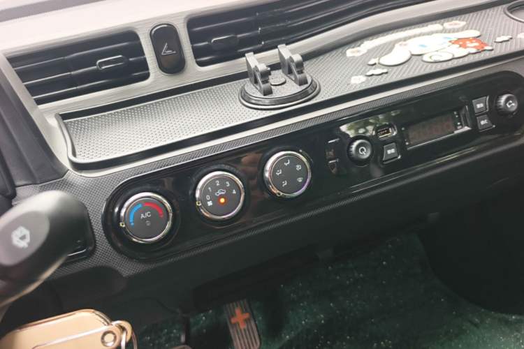 Used Wuling Hongguang MINIEV 2022 Zizai Version Lithium Iron Phosphate Audio And AC Panel