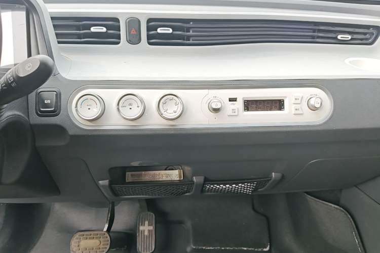 Used Wuling Hongguang MINIEV 2022 Macaron Premium Model – Lithium Iron Phosphate Audio And AC Panel