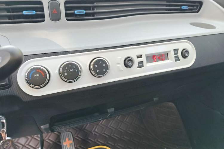 Used Wuling Hongguang MINIEV 2022 Easy Version Lithium-NMC Audio And AC Panel