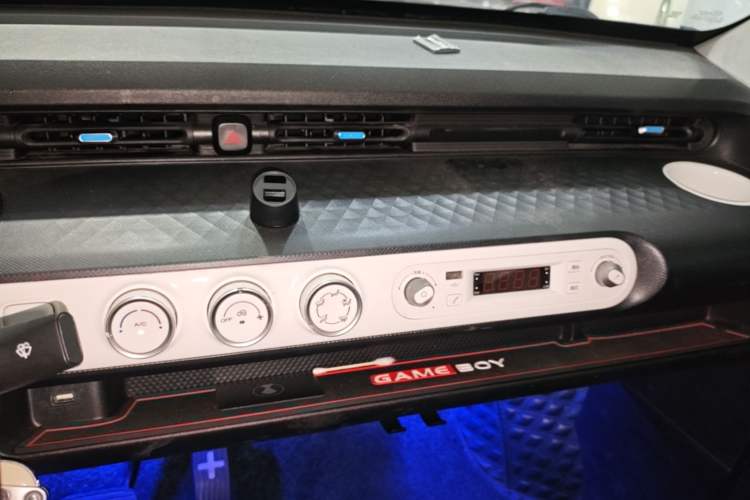 Used Wuling Hongguang MINIEV 2022 GAMEBOY 300km Enthusiast Model with Lithium Iron Phosphate Audio And AC Panel