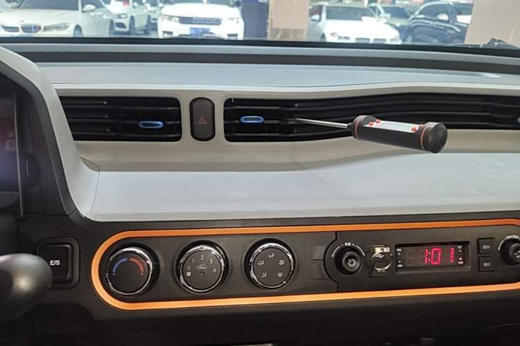 Used Wuling Hongguang MINIEV 2022 Easy Version Lithium Iron Phosphate Audio And AC Panel
