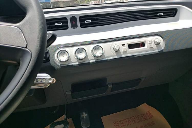 Used Wuling Hongguang MINIEV 2022 Macaron Fashion Edition Lithium-Nickel-Cobalt-Alpha-oxide Audio And AC Panel