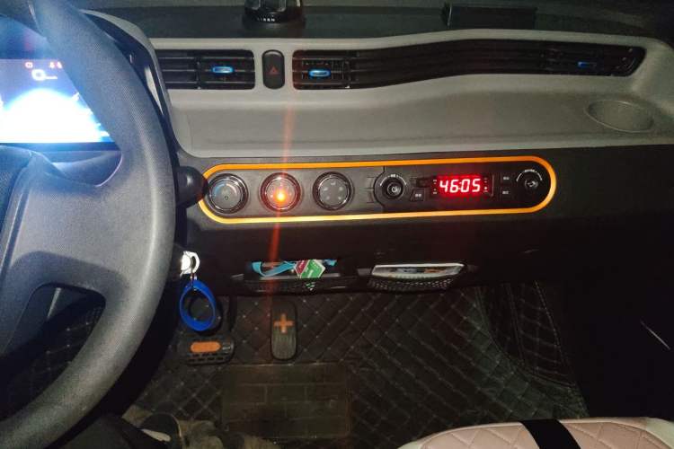 Used Wuling Hongguang MINIEV 2022 Zizai Version Lithium Iron Phosphate Audio And AC Panel