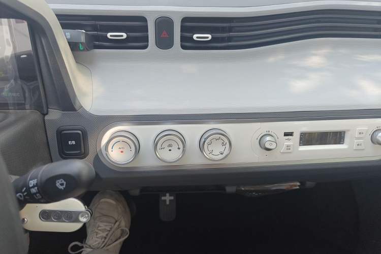 Used Wuling Hongguang MINIEV 2022 Macaron Fashion Model Lithium Iron Phosphate Audio And AC Panel