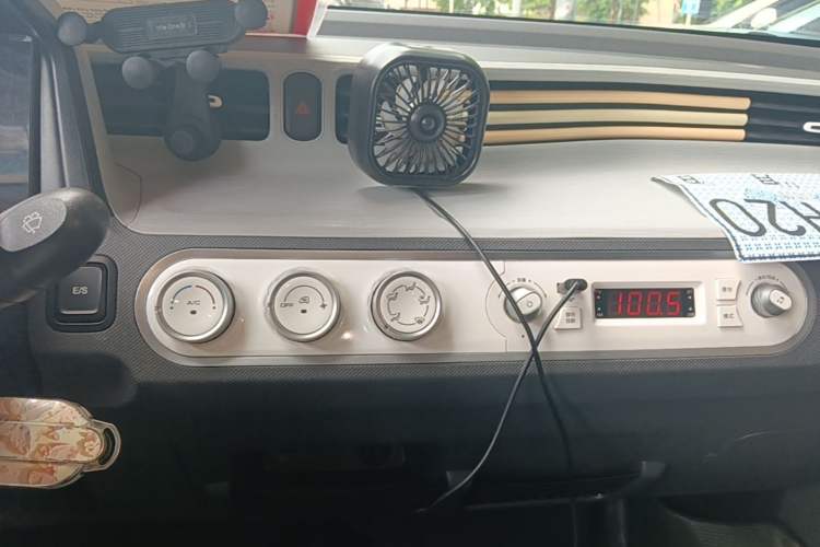 Used Wuling Hongguang MINIEV 2022 Macaron Premium Model – Lithium Iron Phosphate Audio And AC Panel