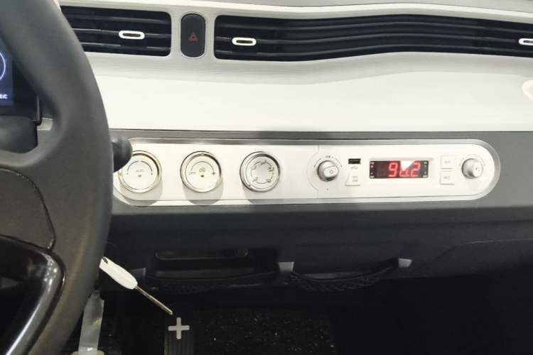 Used Wuling Hongguang MINIEV 2022 Macaron Premium Model – Lithium Ternary Battery Audio And AC Panel
