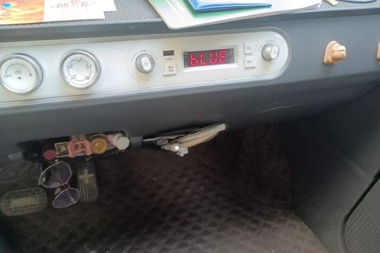 Used Wuling Hongguang MINIEV 2022 Macaron Premium Model – Lithium Iron Phosphate Audio And AC Panel