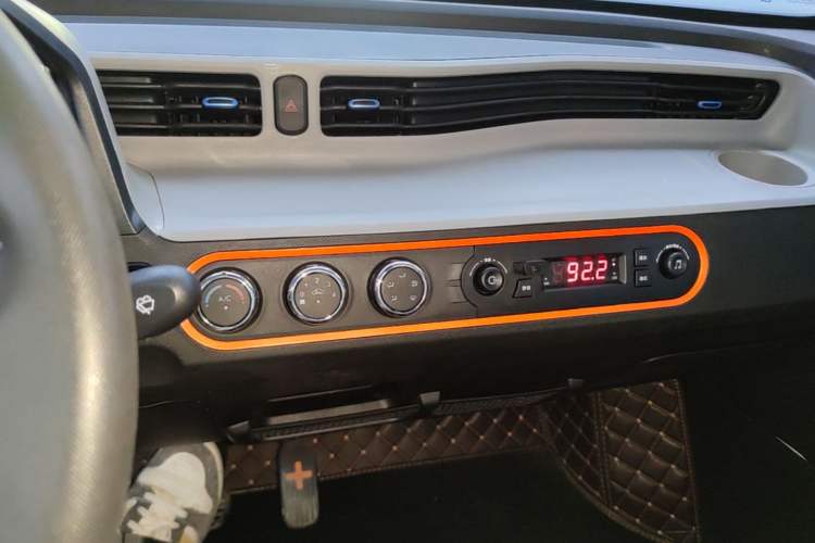 Used Wuling Hongguang MINIEV 2022 Easy Version Lithium Iron Phosphate Audio And AC Panel