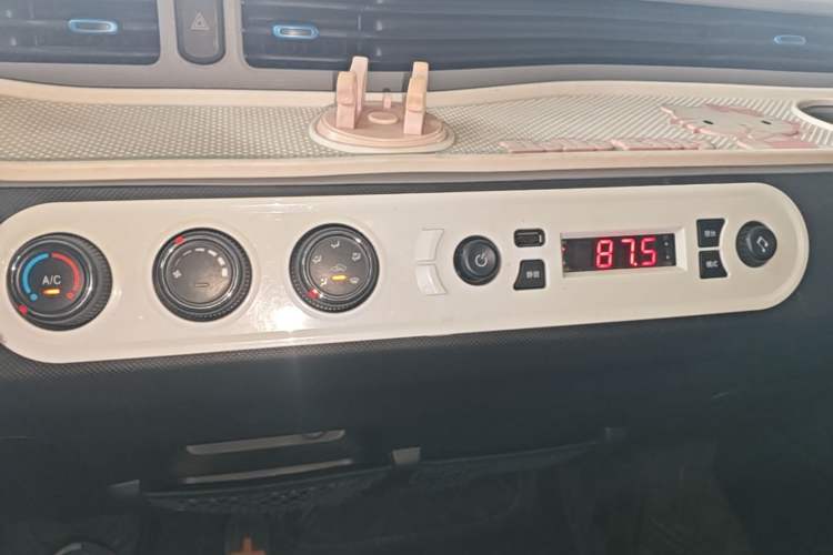 Used Wuling Hongguang MINIEV 2022 Easy Version Lithium Iron Phosphate Audio And AC Panel
