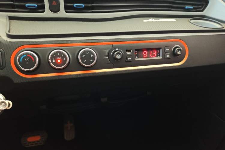 Used Wuling Hongguang MINIEV 2022 Enjoy Edition Lithium Iron Phosphate Audio And AC Panel