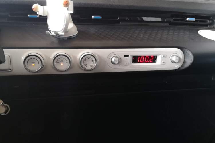 Used Wuling Hongguang MINIEV 2022 GAMEBOY 300km Enthusiast Model with Lithium Iron Phosphate Audio And AC Panel