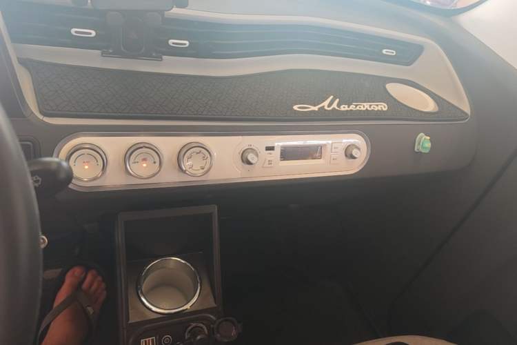 Used Wuling Hongguang MINIEV 2022 Macaron Premium Model – Lithium Iron Phosphate Audio And AC Panel