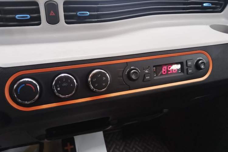 Used Wuling Hongguang MINIEV 2022 Easy Version Lithium Iron Phosphate Audio And AC Panel