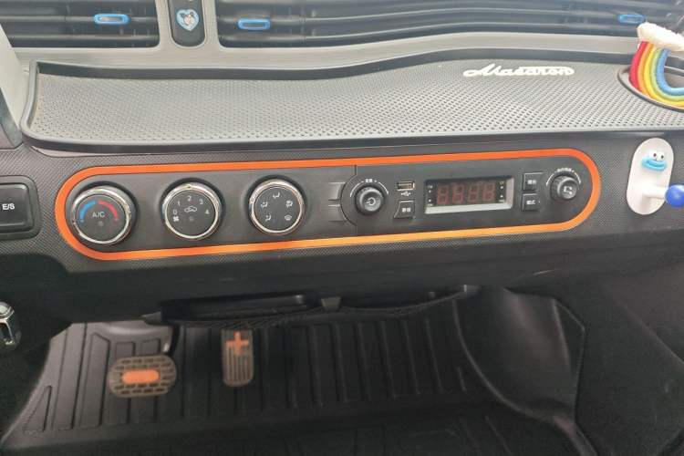 Used Wuling Hongguang MINIEV 2022 Zizai Version Lithium Iron Phosphate Audio And AC Panel