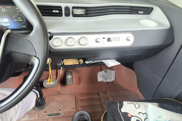 Used Wuling Hongguang MINIEV 2022 Macaron Premium Model – Lithium Iron Phosphate Audio And AC Panel