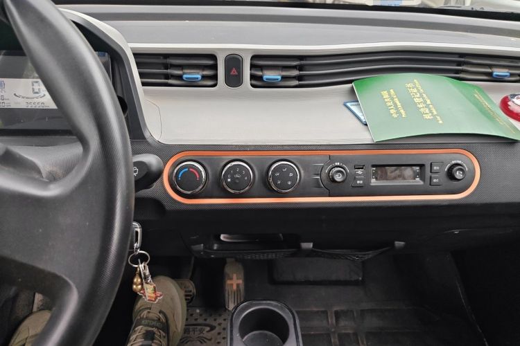 Used Wuling Hongguang MINIEV 2022 Easy Version Lithium Iron Phosphate Audio And AC Panel