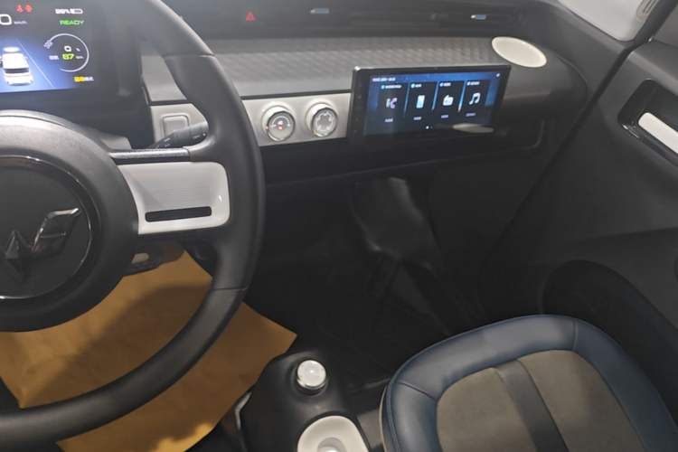 Used Wuling Hongguang MINIEV 2022 GAMEBOY 300km Enthusiast Model with Lithium Iron Phosphate Audio And AC Panel