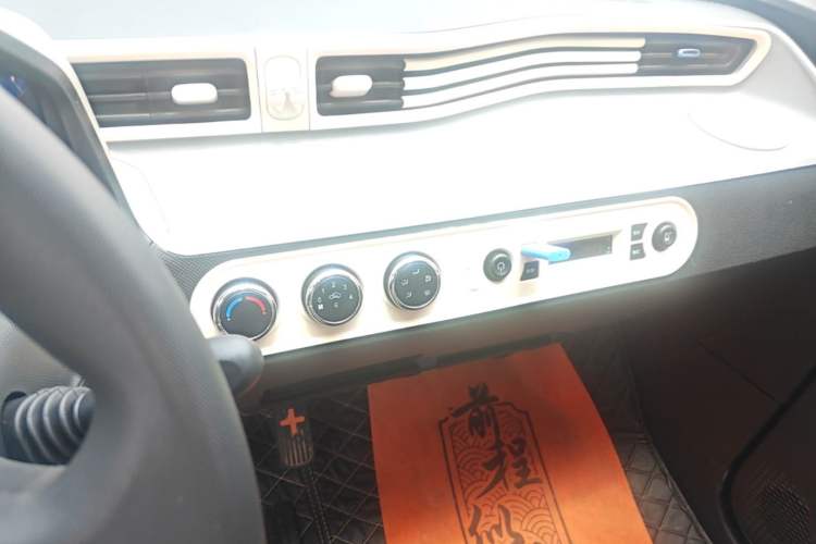 Used Wuling Hongguang MINIEV 2022 Zizai Version Lithium Iron Phosphate Audio And AC Panel