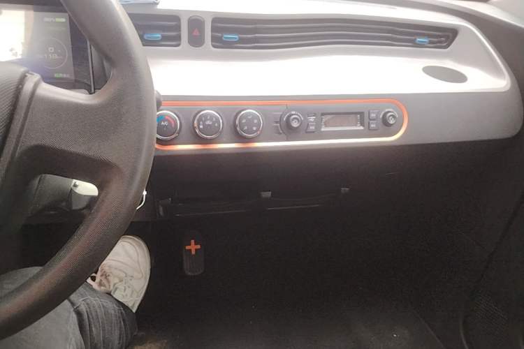 Used Wuling Hongguang MINIEV 2022 Zizai Version Lithium Iron Phosphate Audio And AC Panel