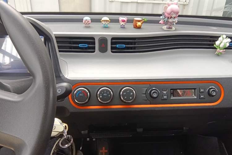 Used Wuling Hongguang MINIEV 2022 Zizai Version Lithium Iron Phosphate Audio And AC Panel