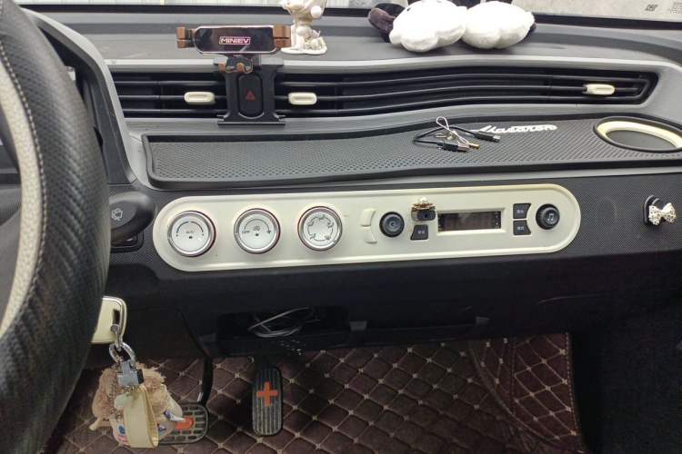 Used Wuling Hongguang MINIEV 2022 Easy Version Lithium Iron Phosphate Audio And AC Panel