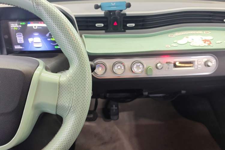 Used Wuling Hongguang MINIEV 2022 Macaron Premium Model – Lithium Iron Phosphate Audio And AC Panel