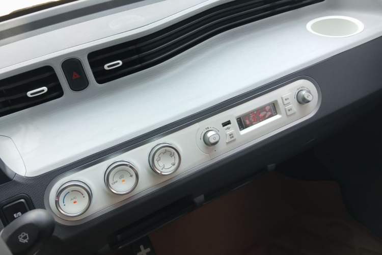 Used Wuling Hongguang MINIEV 2022 Macaron Premium Model – Lithium Iron Phosphate Audio And AC Panel