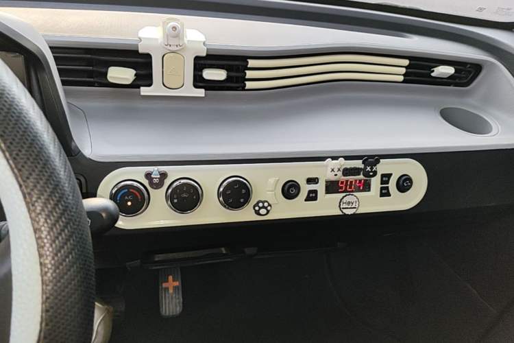 Used Wuling Hongguang MINIEV 2022 Enjoy Edition Lithium Iron Phosphate Audio And AC Panel