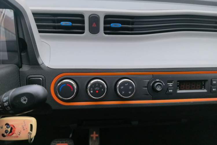 Used Wuling Hongguang MINIEV 2022 Easy Version Lithium Iron Phosphate Audio And AC Panel