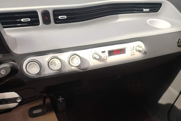 Used Wuling Hongguang MINIEV 2022 Macaron Fashion Edition Lithium-Nickel-Cobalt-Alpha-oxide Audio And AC Panel