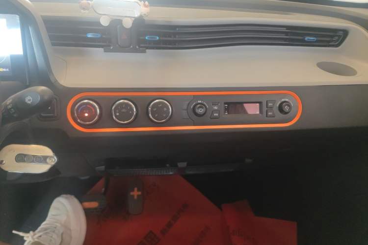 Used Wuling Hongguang MINIEV 2022 Zizai Version Lithium-NMC Audio And AC Panel