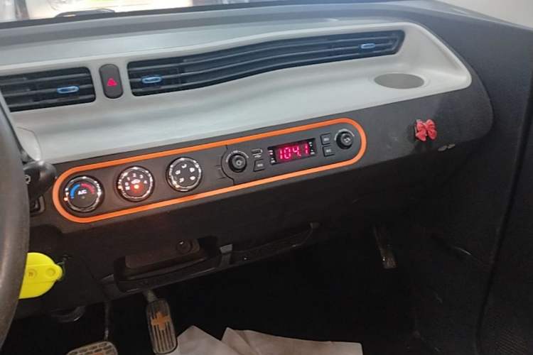 Used Wuling Hongguang MINIEV 2022 Enjoy Edition Lithium Iron Phosphate Audio And AC Panel