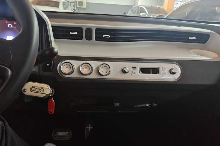 Used Wuling Hongguang MINIEV 2022 Macaron Fashion Model Lithium Iron Phosphate Audio And AC Panel