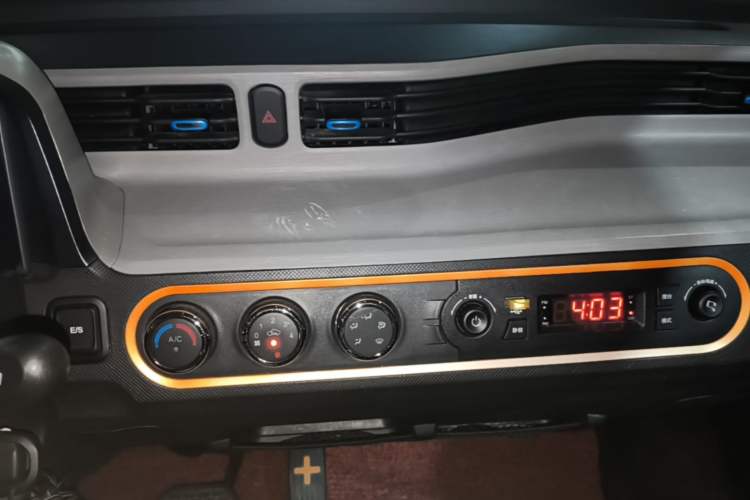 Used Wuling Hongguang MINIEV 2022 Zizai Version Lithium-NMC Audio And AC Panel