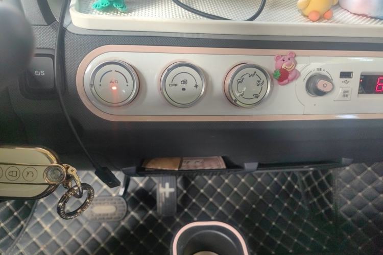 Used Wuling Hongguang MINIEV 2022 Macaron Premium Model – Lithium Iron Phosphate Audio And AC Panel