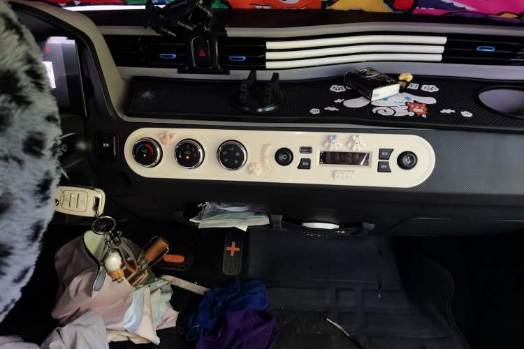 Used Wuling Hongguang MINIEV 2022 Easy Version Lithium Iron Phosphate Audio And AC Panel